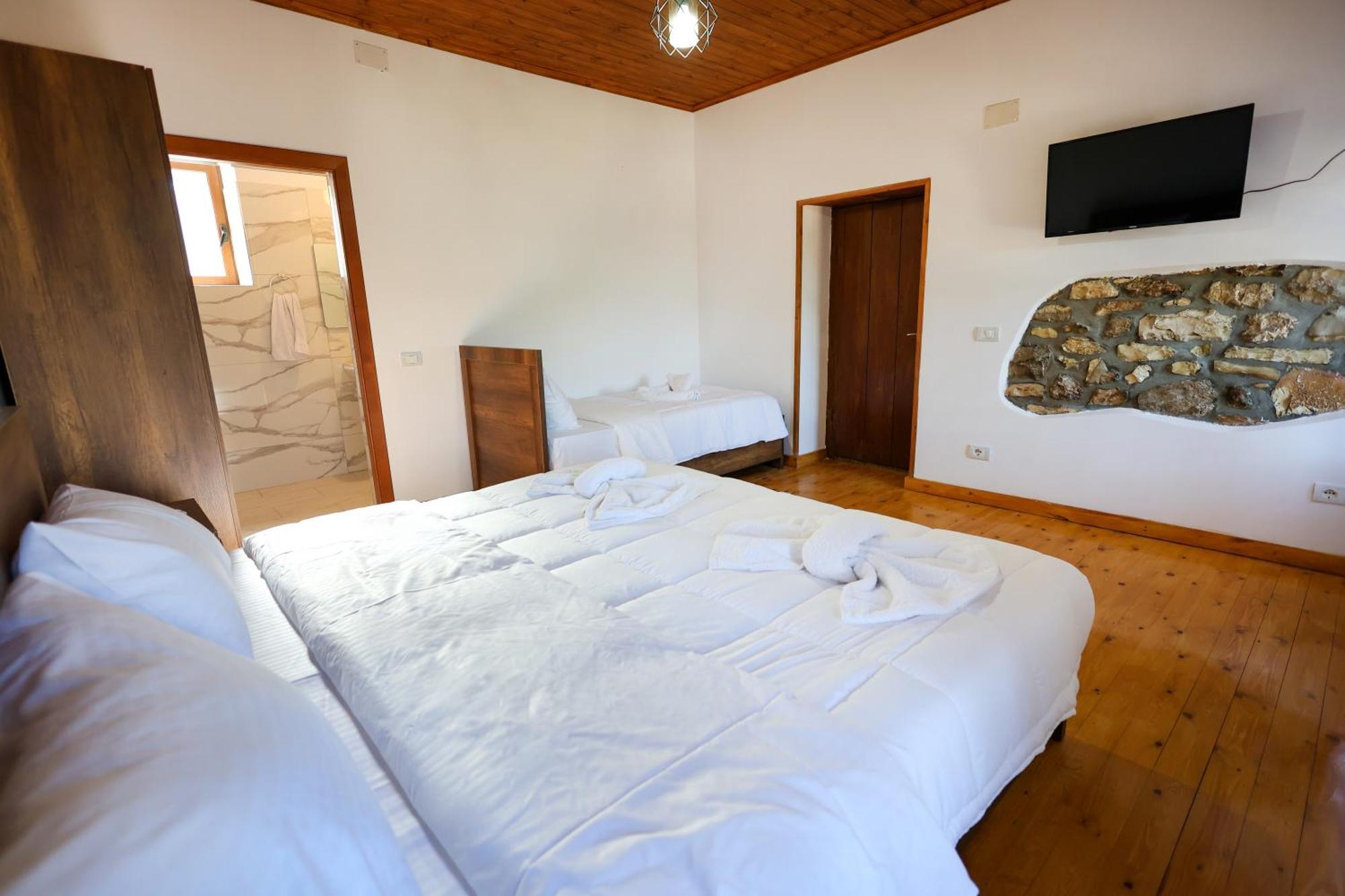 בראט Villa Shpiragu Village Experience מראה חיצוני תמונה