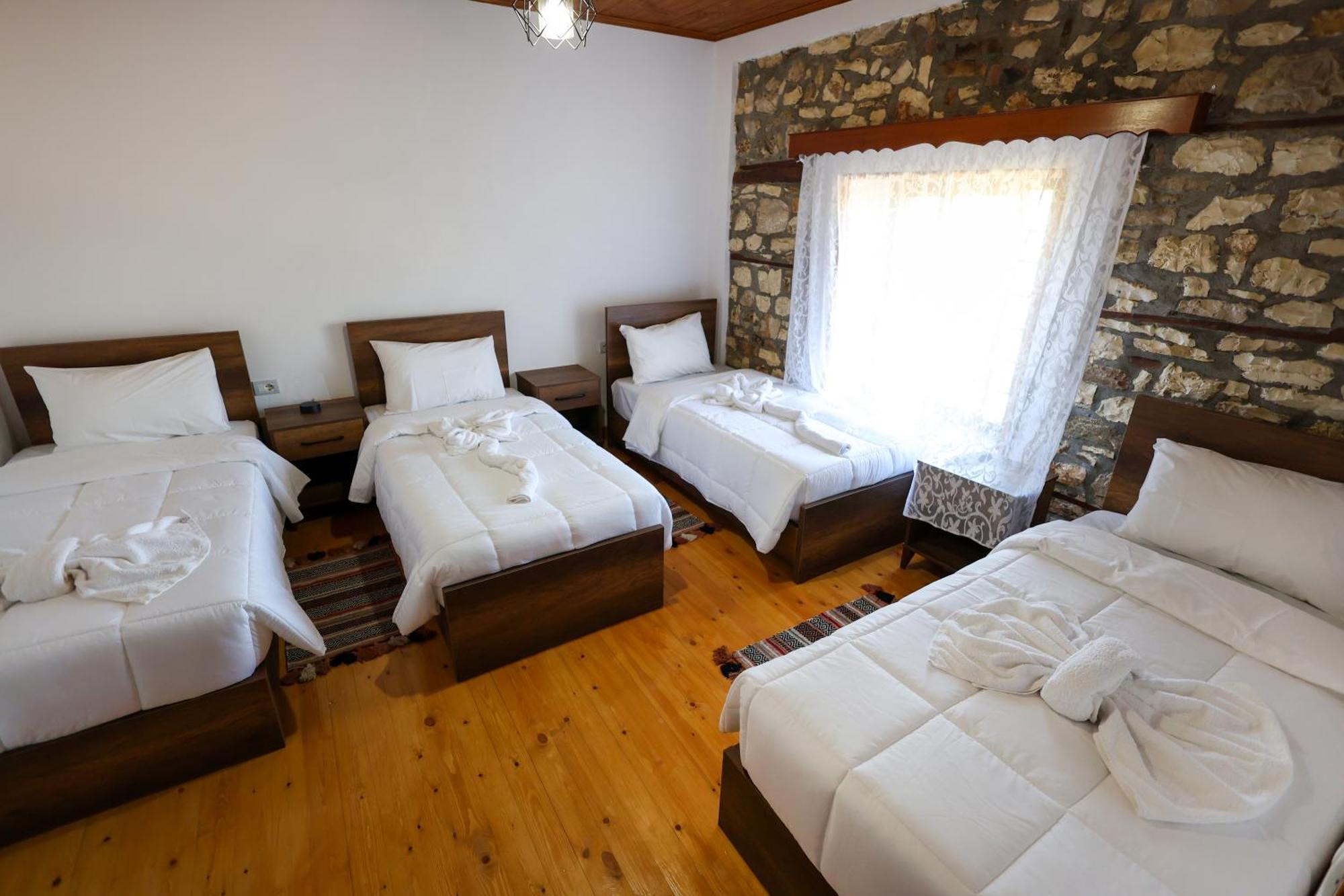 בראט Villa Shpiragu Village Experience מראה חיצוני תמונה