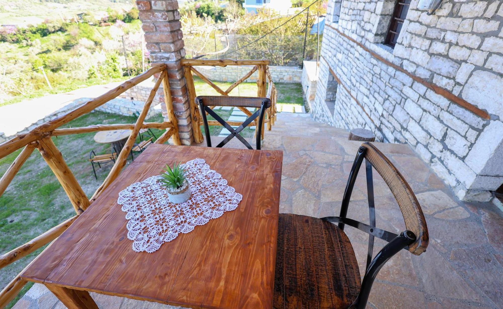 בראט Villa Shpiragu Village Experience מראה חיצוני תמונה