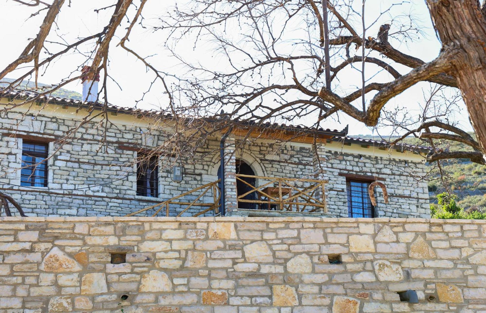בראט Villa Shpiragu Village Experience מראה חיצוני תמונה