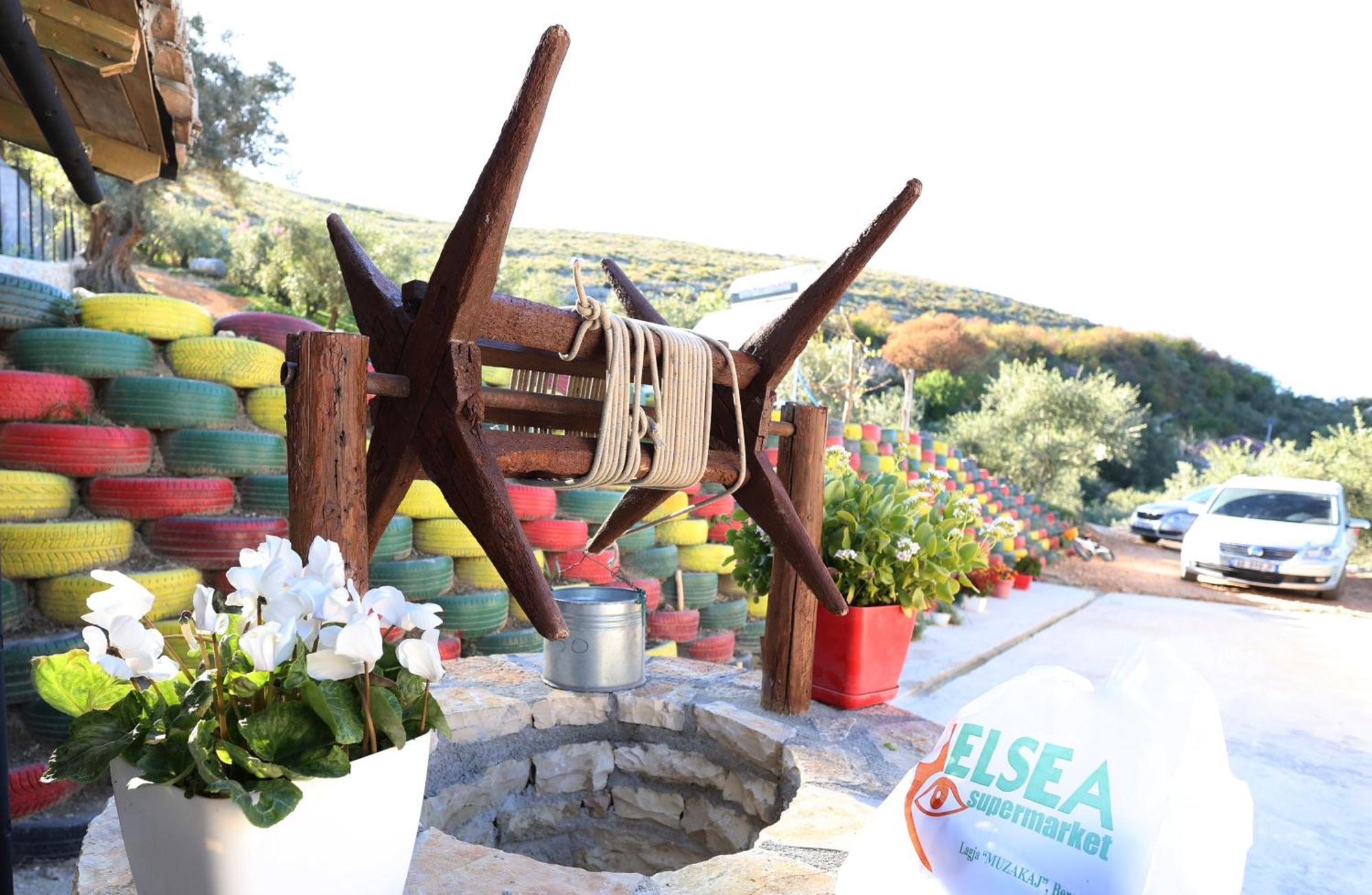 בראט Villa Shpiragu Village Experience מראה חיצוני תמונה