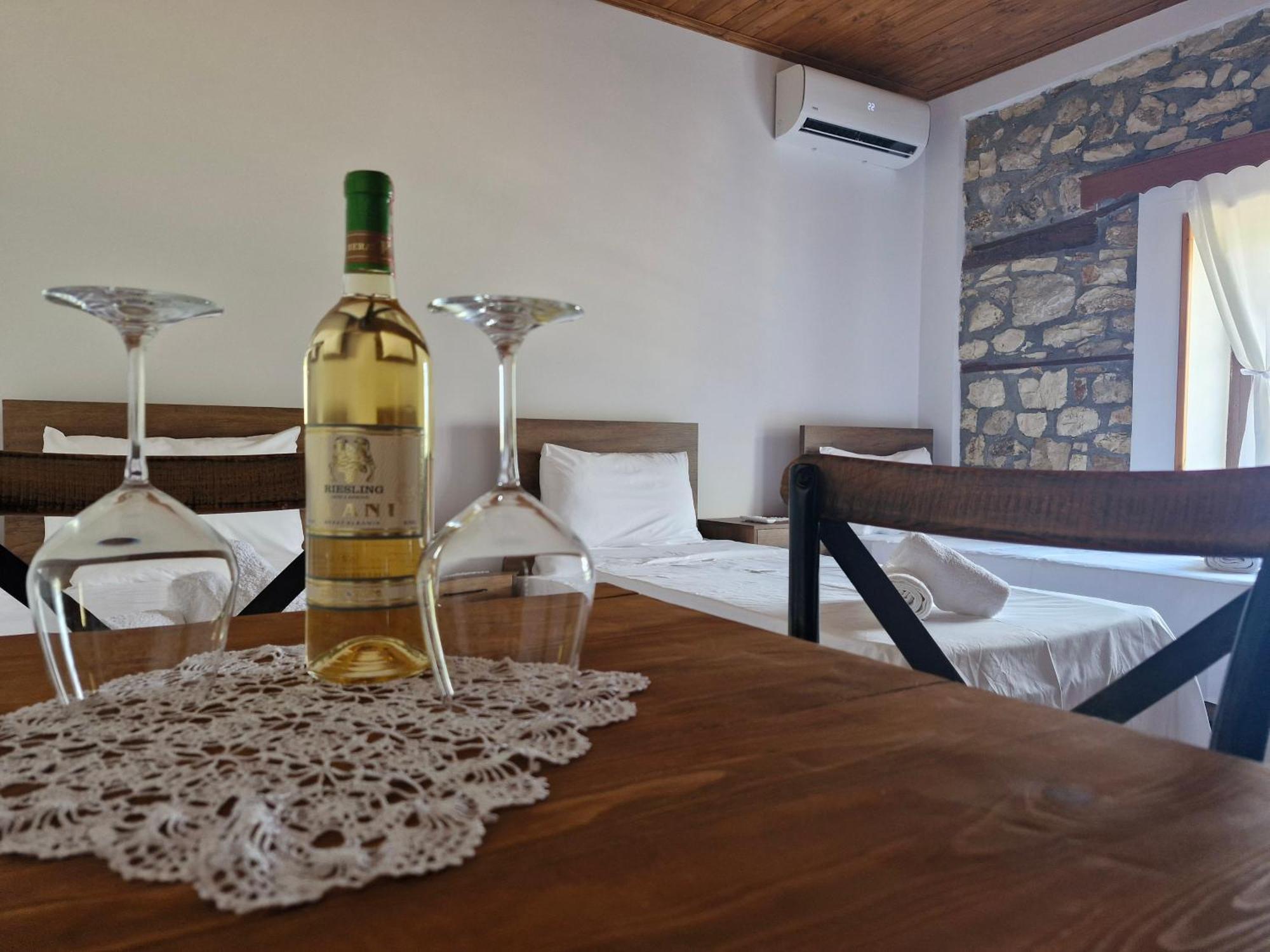 בראט Villa Shpiragu Village Experience חדר תמונה